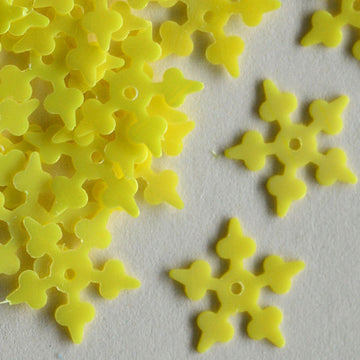 10mm Opaque Iridescent Starflake Lt Lemon Yellow
