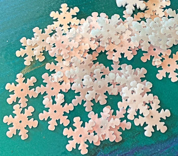 15mm Snowflake Opalescent White