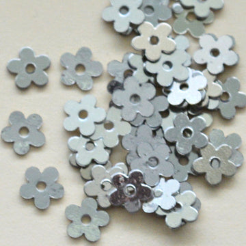 5mm Flat Flower Metallic Silver