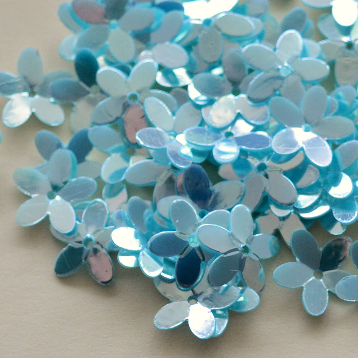 10mm Cupped Flower Luminous Poolside