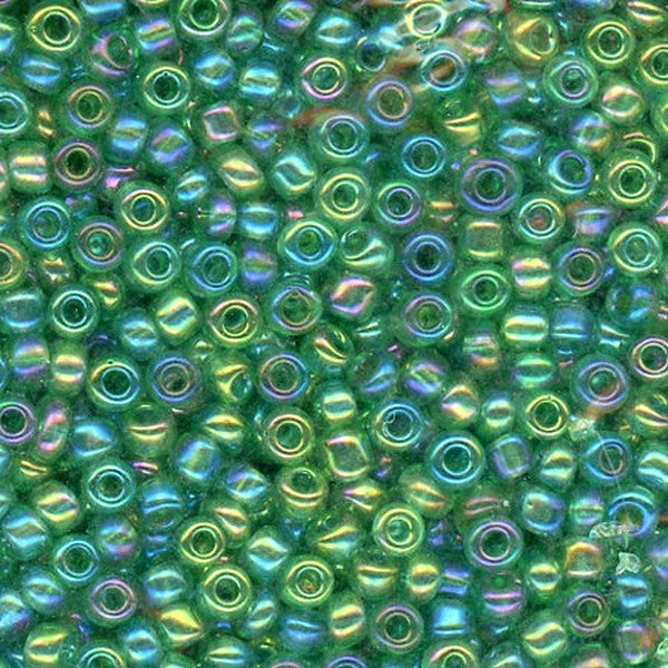 8/0 Bead Iridescent Christmas Green