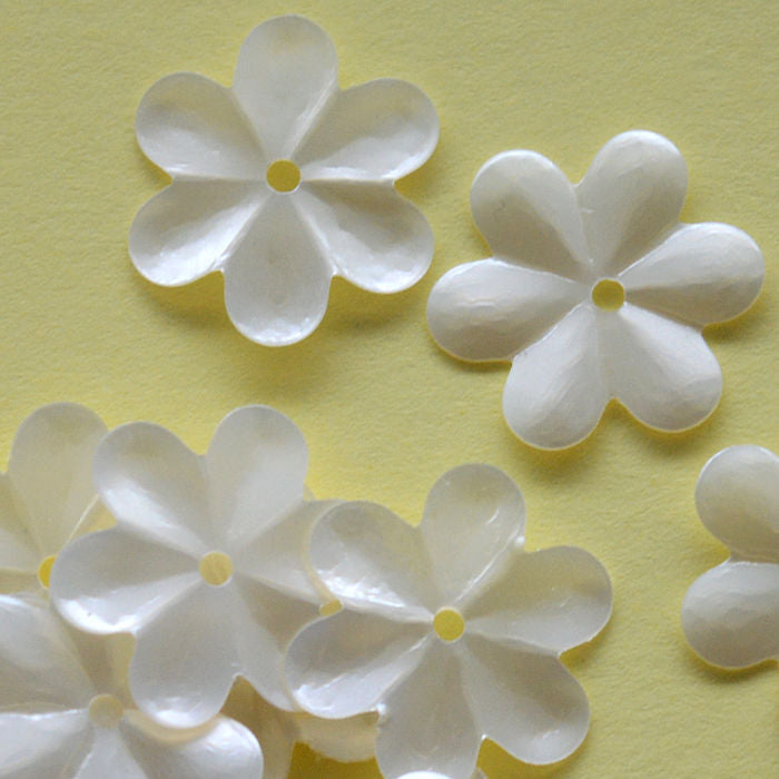 15mm Satin Flower Pearl