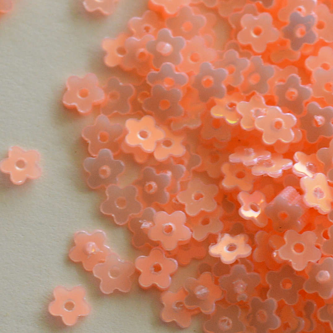 4mm Flat Opalescent Flower Just Peachy 50 grams